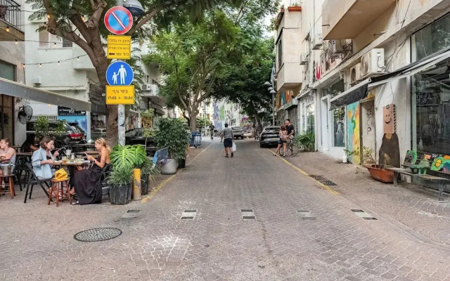 Sunny Chic in TLV Center by Sea N' Rent