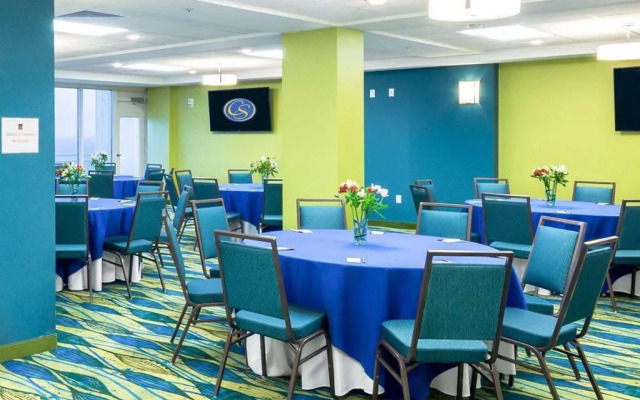 Comfort Suites Beachfront