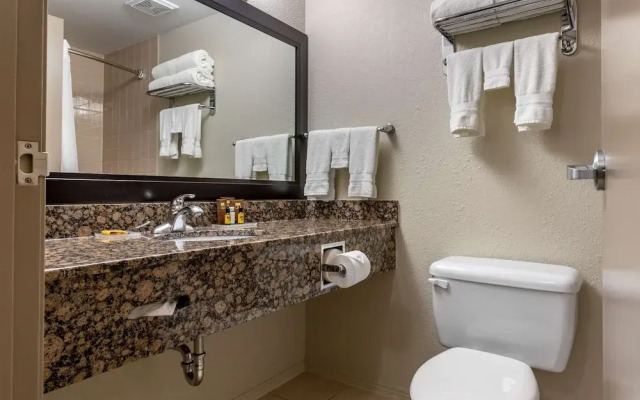 Best Western Plus Pembina Inn & Suites