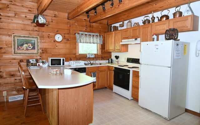 Lazy Bear Retreat - Classic Cabin!