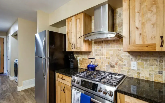 Mt. Baker Lodging Cabin 69 (Sleeps 8)