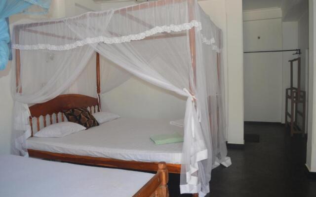 Shanika Beach Inn