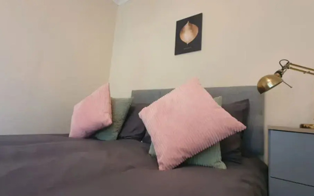 Room in Guest Room - Single Room in Coventry