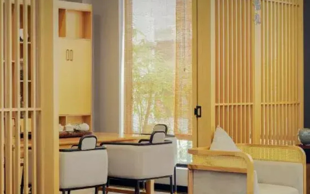 G Joyful Chujian Hotel (Mengzi Station)