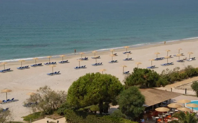 Ninos Grand Beach Hotel & Resort