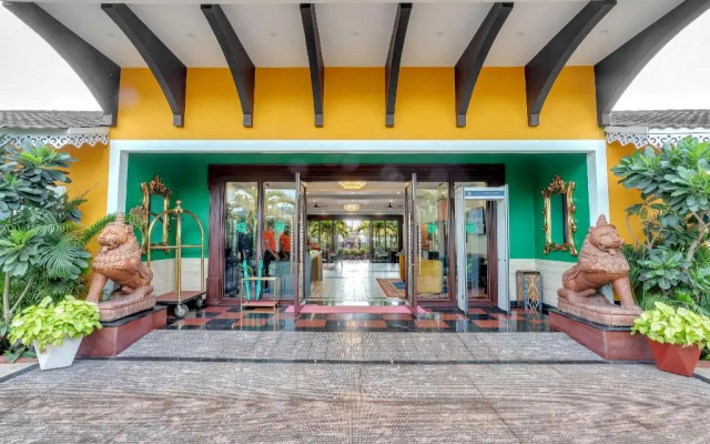 Mayfair On Sea, Morjim Beach