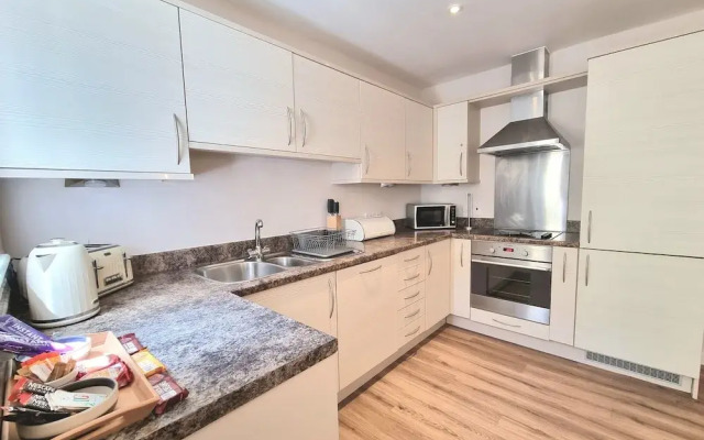 The Beach House & Porth  Sands Apartments