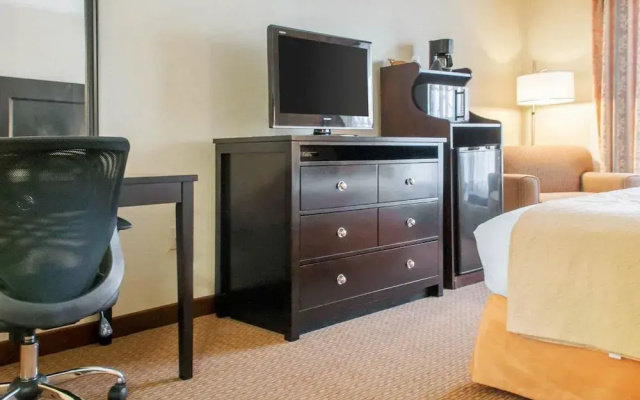Quality Inn  Suites Gallup I-40 Exit 20