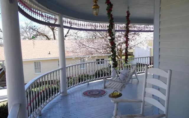 The Queen Anne House Bed and Breakfast
