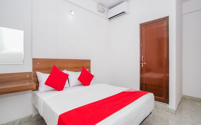 OYO 15695 Varcity Comforts