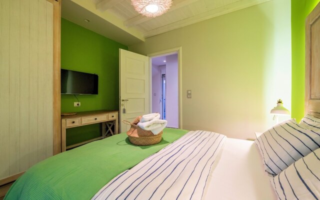 Seabreeze Villa - with Jacuzzi & heated pool