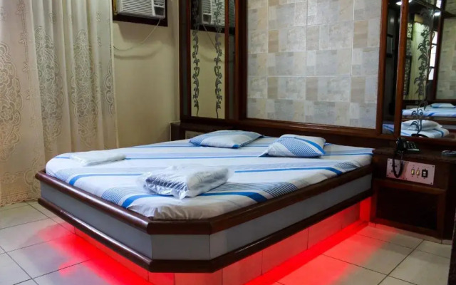 Station Hotel (Adults Only)