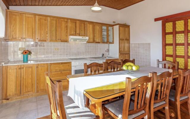 Beautiful Home in Nemira With Jacuzzi, Wifi and 2 Bedrooms