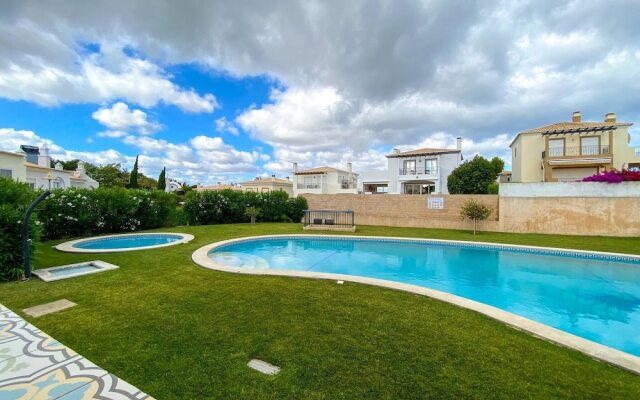Prestige Apartment with Swimming Pool