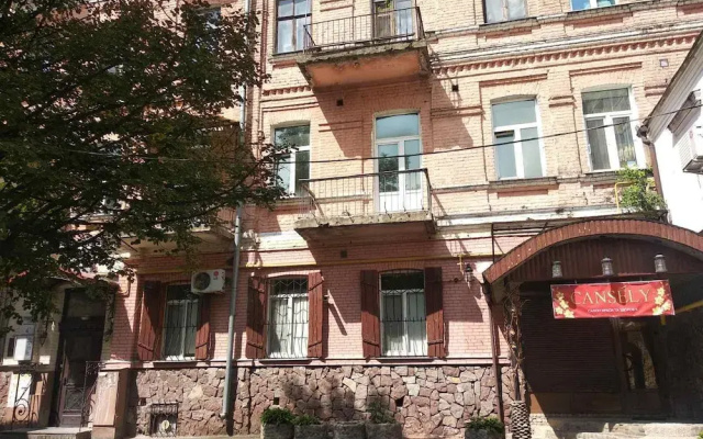 Апартаменты Home-Hotel, ул. Большая Житомирская, 4В