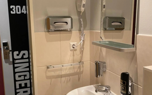 Singer109 Hotel & Hostel