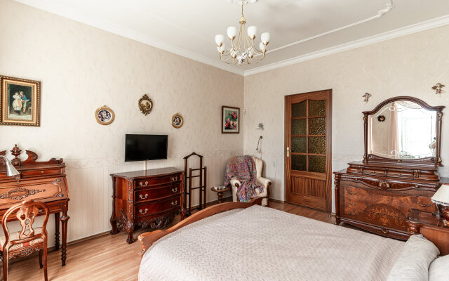 Квартира Малоохтинский 84б