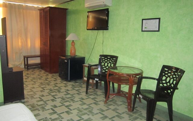 Plaza Maria Luisa Suites Inn