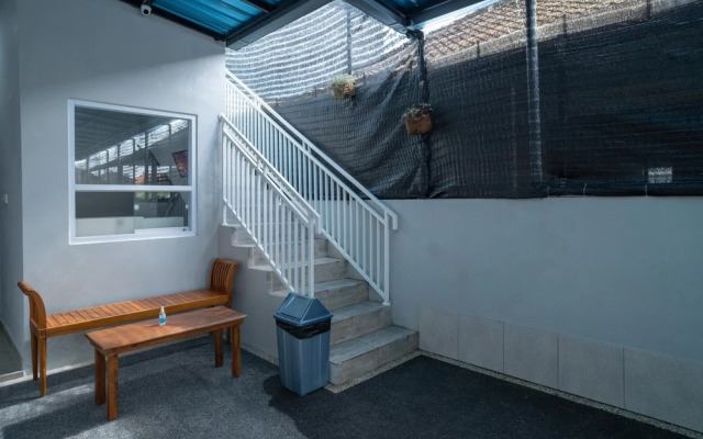 RedDoorz @ Jalan Gunung Talang Mahendradatta