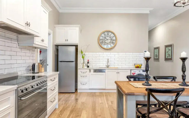 Grandview Accommodation - The Elm Tree Apartments