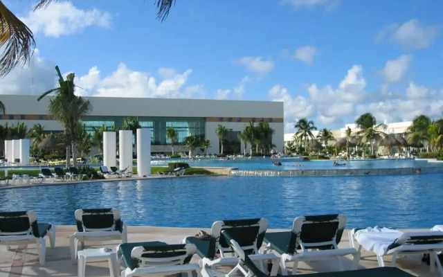 Vida Maya by Dicasi RM