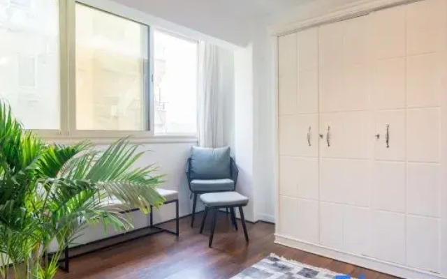 Modern Retreat | Smart TV | 2min to Riverfront