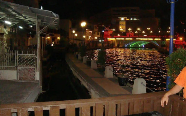 River Golden House - Hostel