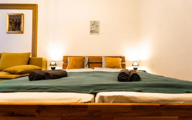 Palace Quarter Suite