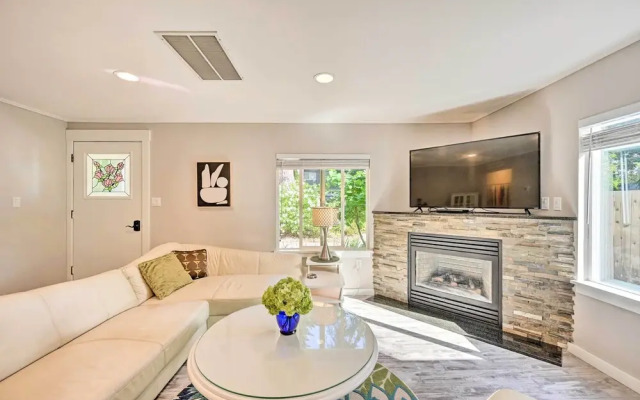 Family-friendly Kirkland Home ~ 1 Mi to Downtown