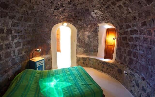 Charming Restored 300yr-0ld Guest House