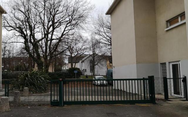 Joli studio - Parking Privé - WIFI