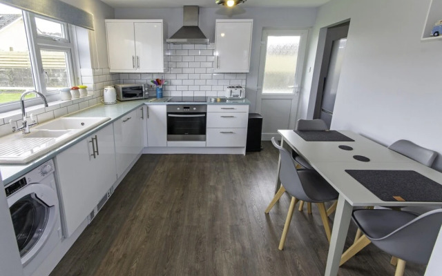 Sandbanks Sleeps 4 Beach Pass & 1 Dog