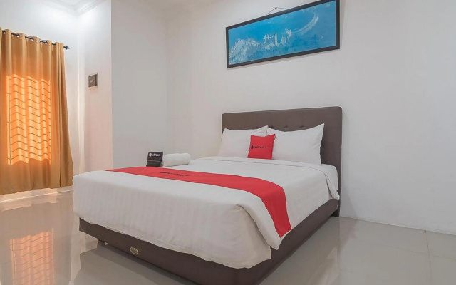 RedDoorz near Jatinangor Town Square – Guest Rooms – Sumedang