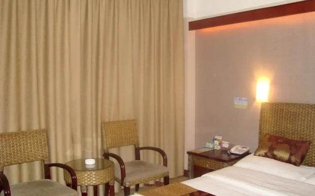 Qujing Derun Hotel