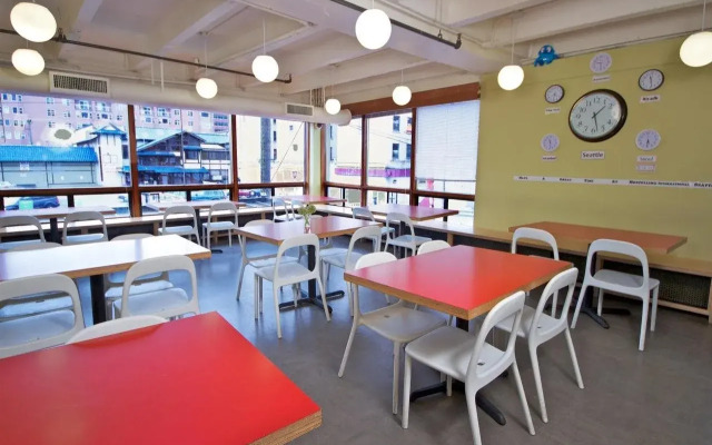 HI Seattle at the American Hotel