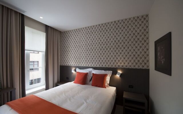 Square Hotel
