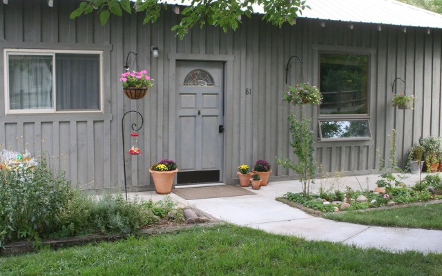 River Stone Inn & Gallery