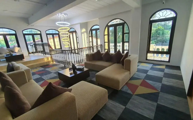 Daddy Dream Hotel and Residence