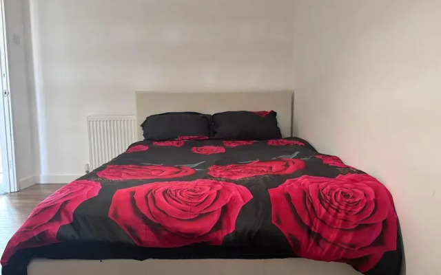 Spacious 2-bed Apartment in Hornchurch