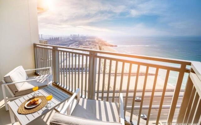 LUX 52 42 Deluxe Island view suite