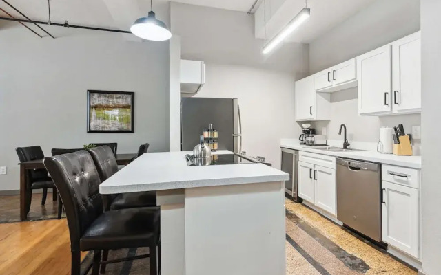 Spacious 2BR Downtown Retreat