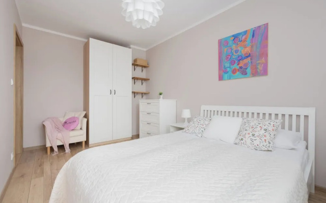 Warsaw Apartment With Parking by Renters