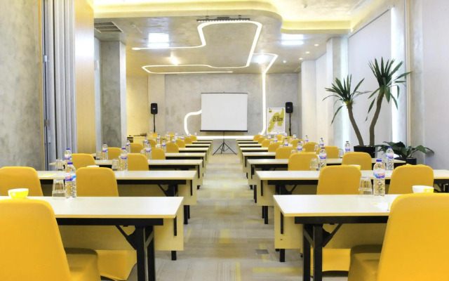 YELLO Hotel Jemursari Surabaya