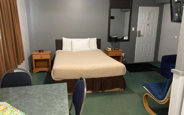 Monashee Lodge