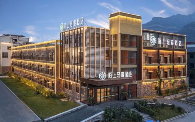 Moshang Light Hotel (Linzhou Hongqiqu Avenue Branch)