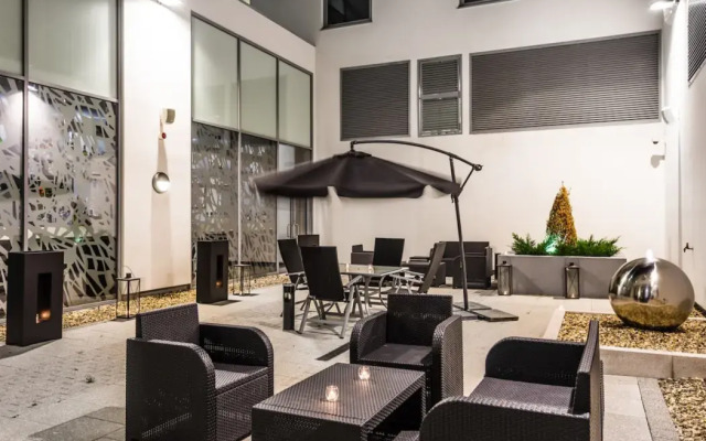 Heston Hyde Hotel