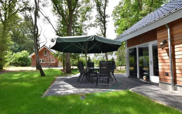 House in Reutum With Jacuzzi & Forest View