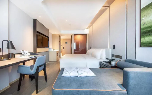 Atour Hotel Wuyue Plaza Anqing