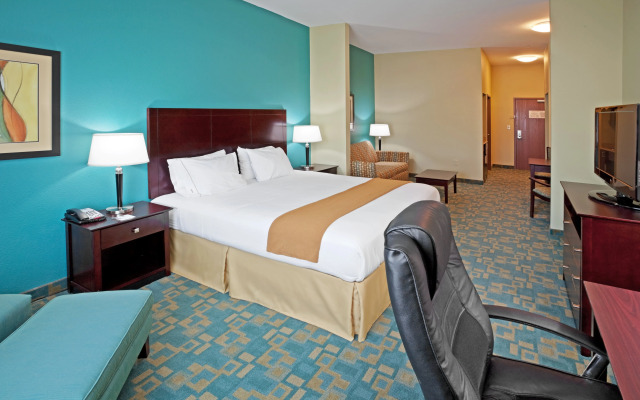 Holiday Inn Express & Suites Salem by IHG