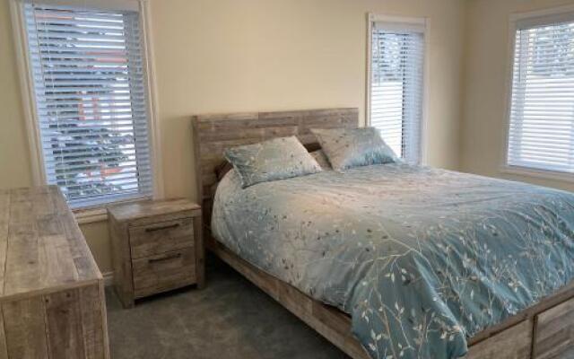 Sunset Peak - 3 Bed / 4 Bath Home